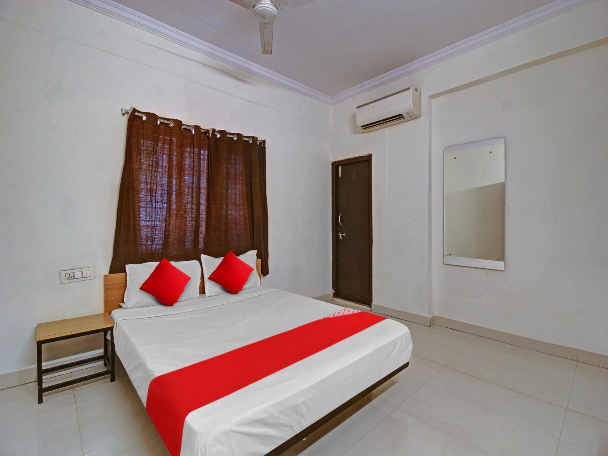 Hotel O Svr Silver Key Lingampalli Екстериор снимка