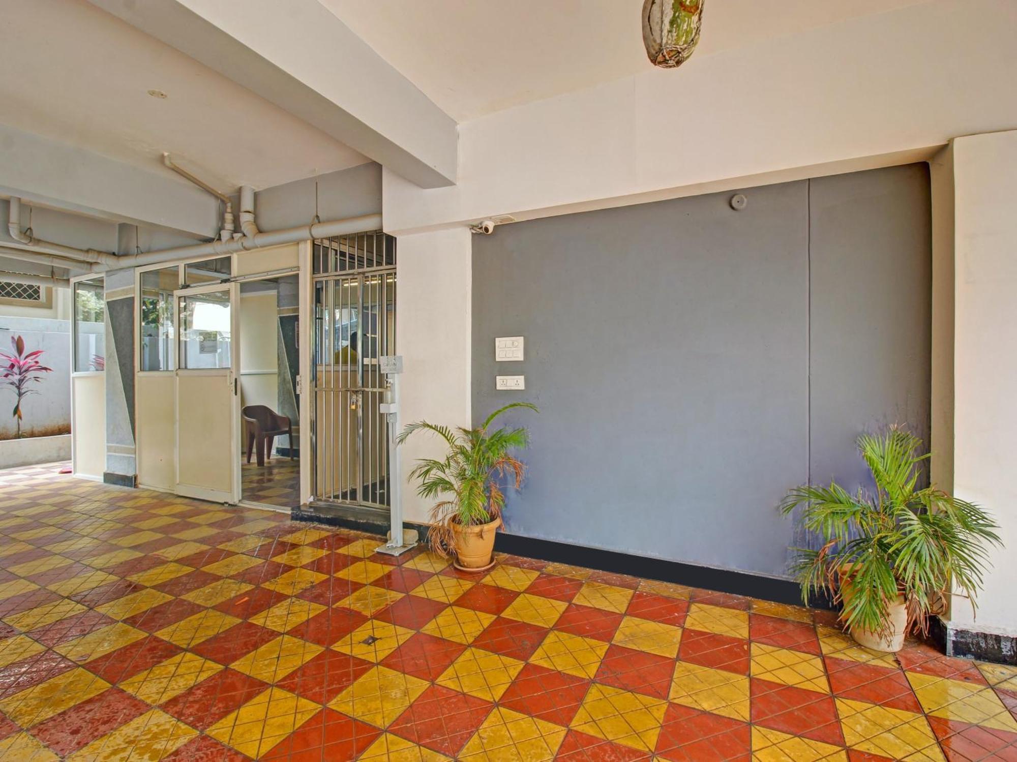 Hotel O Svr Silver Key Lingampalli Екстериор снимка