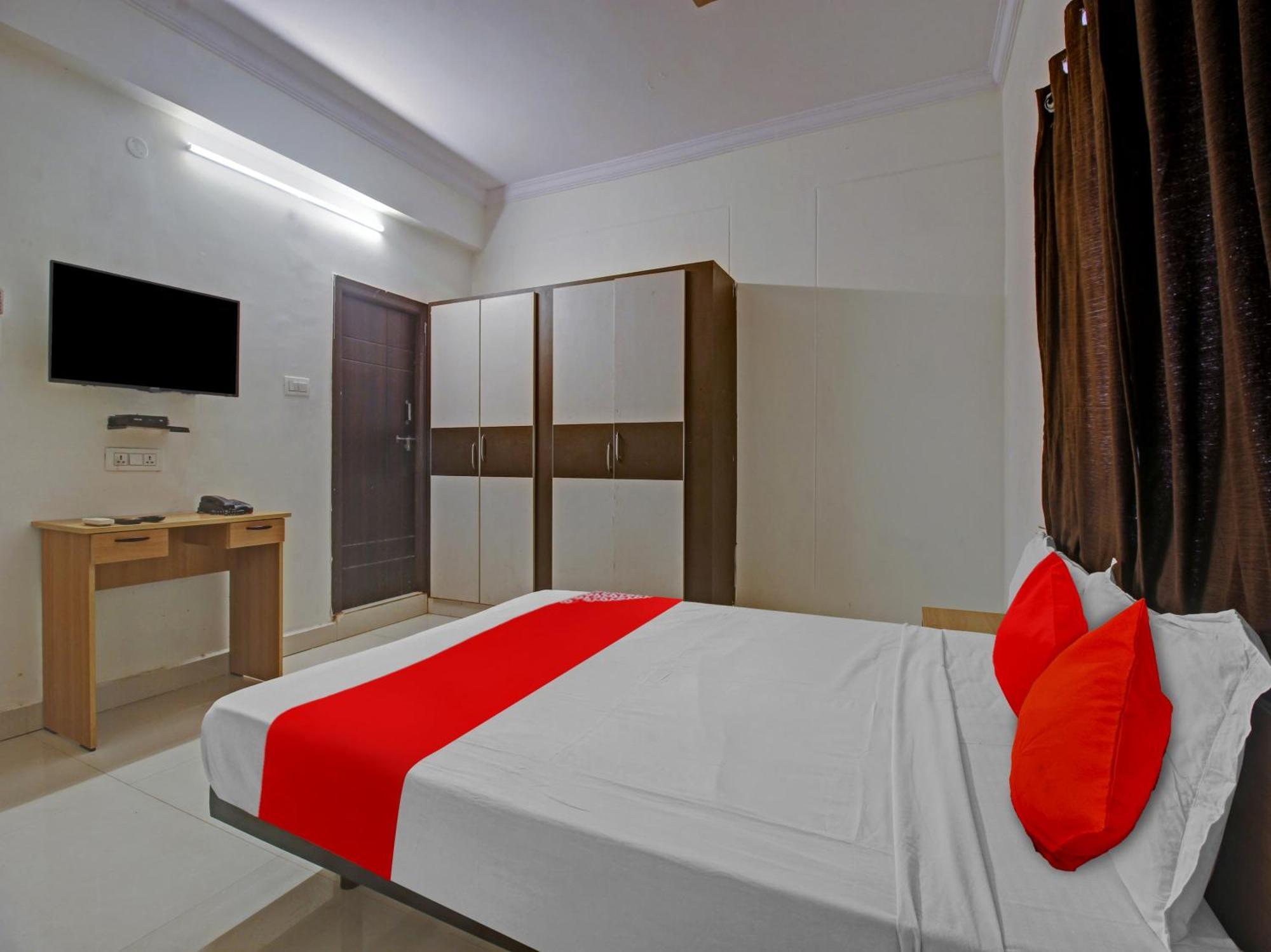 Hotel O Svr Silver Key Lingampalli Екстериор снимка