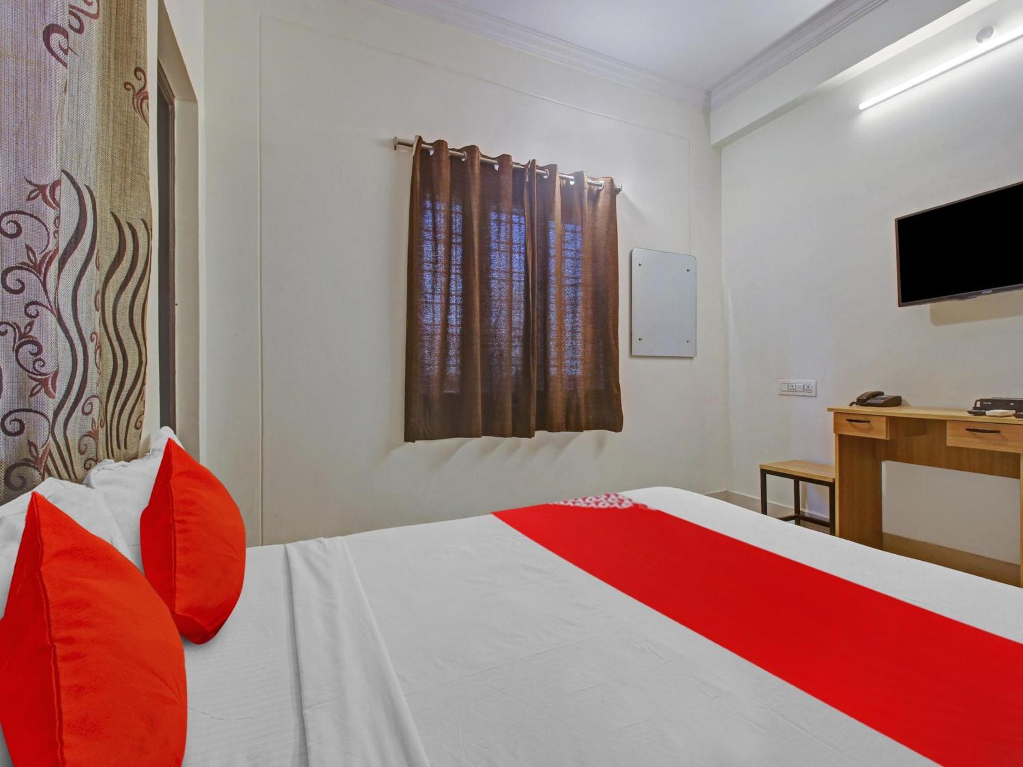 Hotel O Svr Silver Key Lingampalli Екстериор снимка