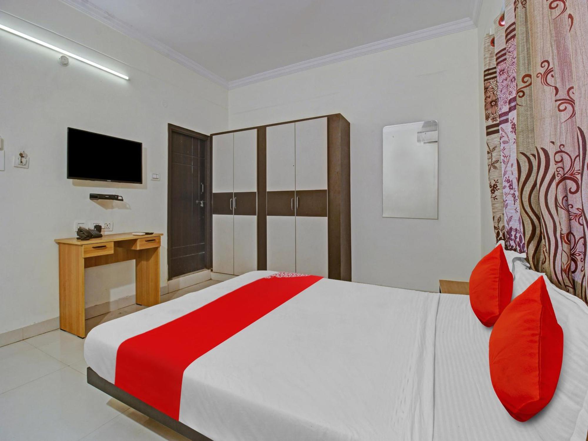 Hotel O Svr Silver Key Lingampalli Екстериор снимка