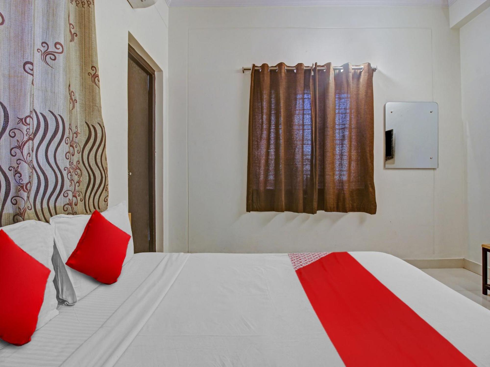 Hotel O Svr Silver Key Lingampalli Екстериор снимка